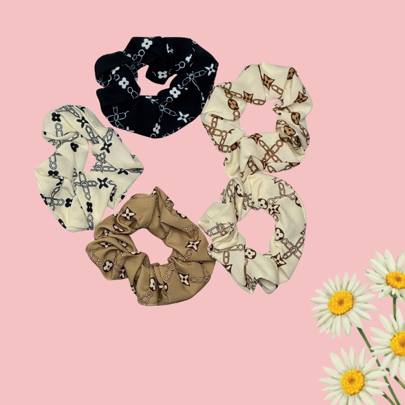 Classic Chain & Floral Motif Scrunchies One Piece - Image 2