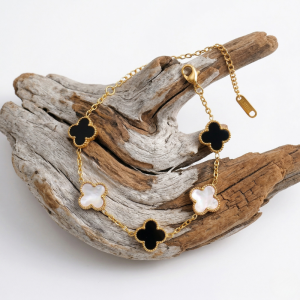 alternating-black-white-clover-gold-bracelet