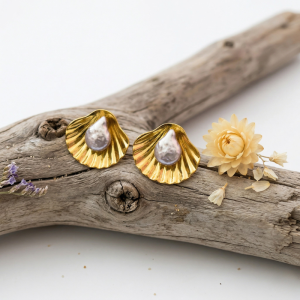 golden-scallop-shell-baroque-pearl-stud-earrings