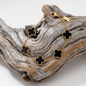 classic-black-four-leaf-clover-gold-bracelet