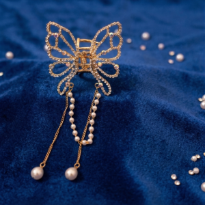 Dazzling Crystal Butterfly Hair Clutcher with Pearl Tassels